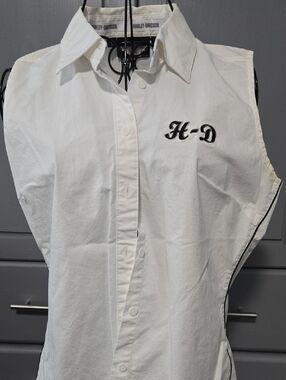 Harley-Davidson White Sleeveless Shirt with Black H-D Embroidery